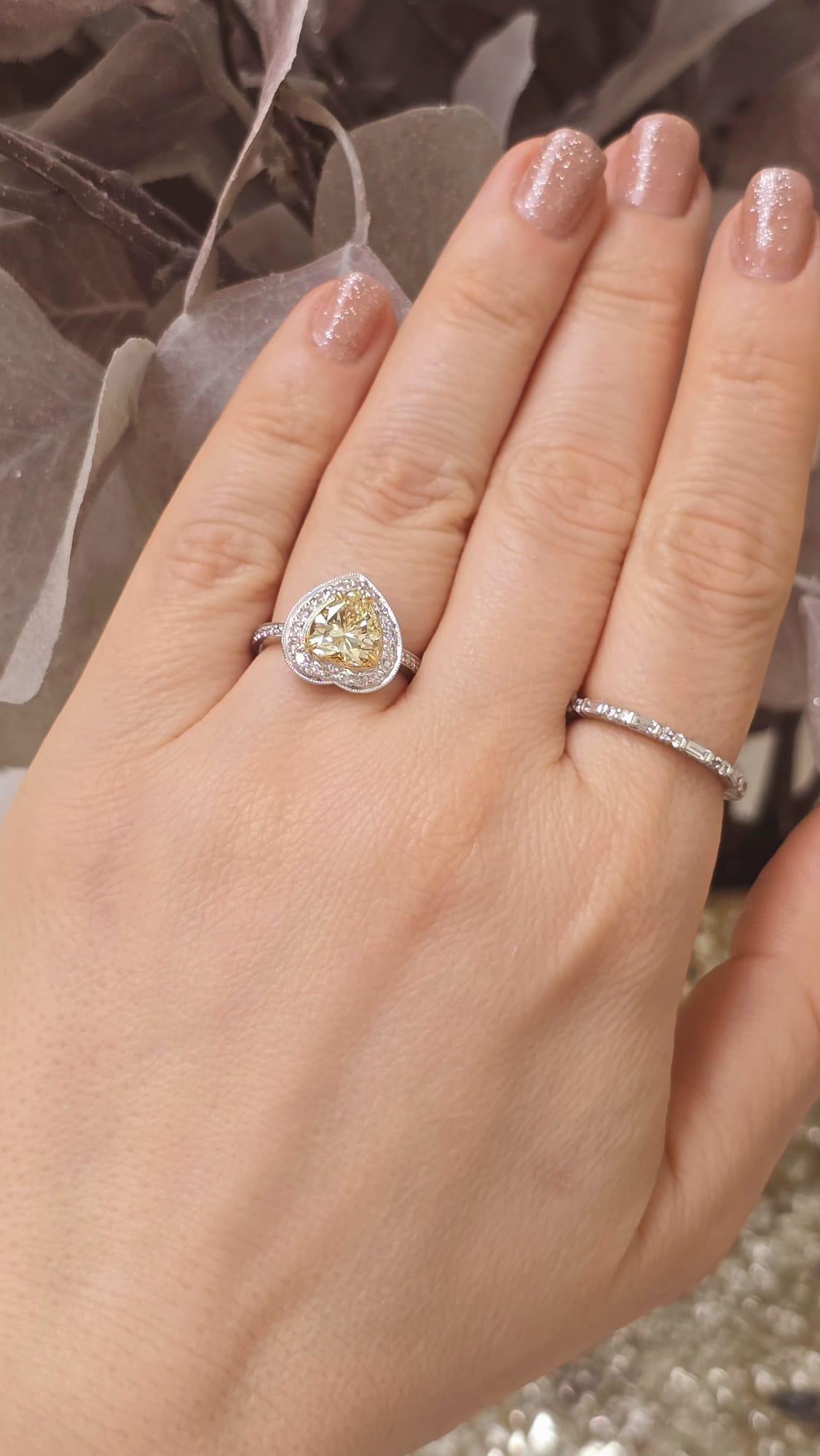 Bague de fiançailles jaune fantaisie de 2,00 carats certifiée par le GIA Neuf - En vente à New York, NY