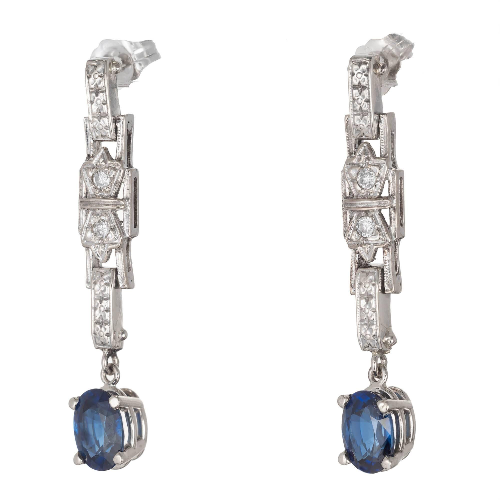 Art Deco Boucles d'oreilles pendantes en or blanc 14k, saphir bleu bleuet et diamant. Certifié GIA comme simple chaleur seulement pas d'autres améliorations, et de petits accents de diamant.

2 saphirs bleus ovales, poids total approx. 2.00cts, VS,