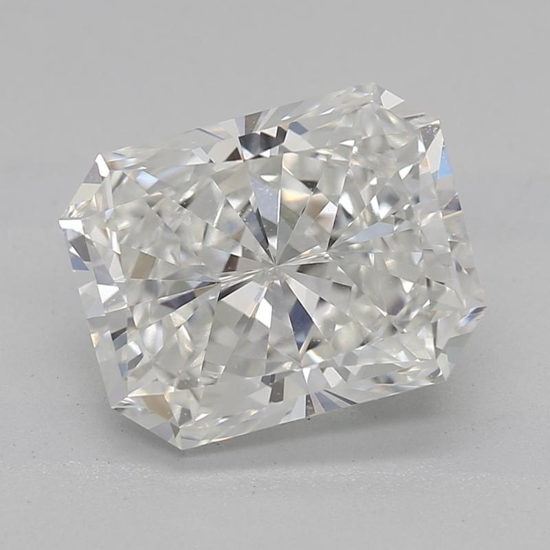 Dieser exquisite, in New York handgefertigte Diamantring präsentiert einen bemerkenswert strahlenden I SI2 2.00 Mittelstein, der durch seine Brillanz und sein Feuer besticht. Das Design ist von der Ästhetik des Vintage Art Deco inspiriert und