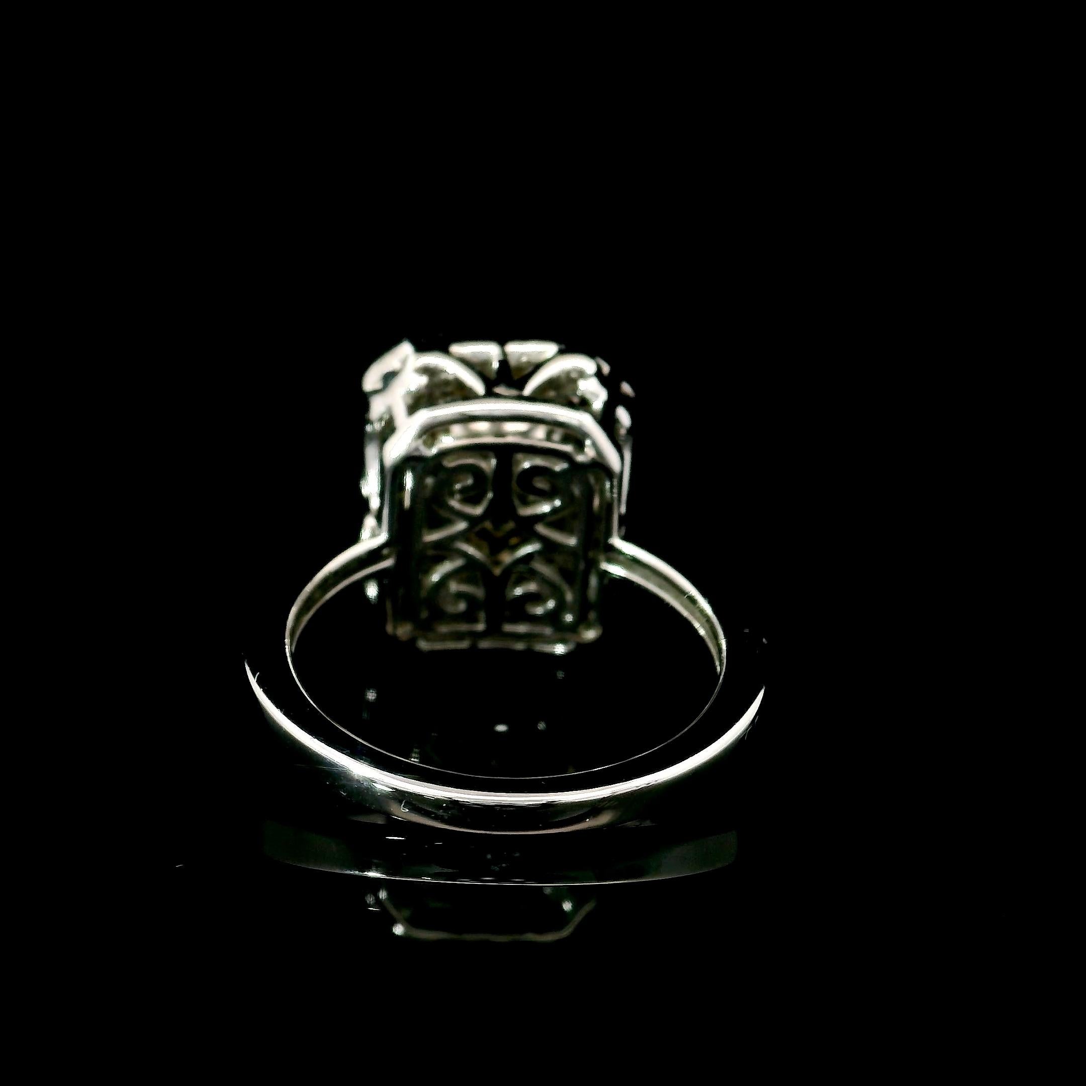 Women's or Men's GIA Certified 2.00 Carat Very Light Green SI1 Clarity Diamond Ring For Sale