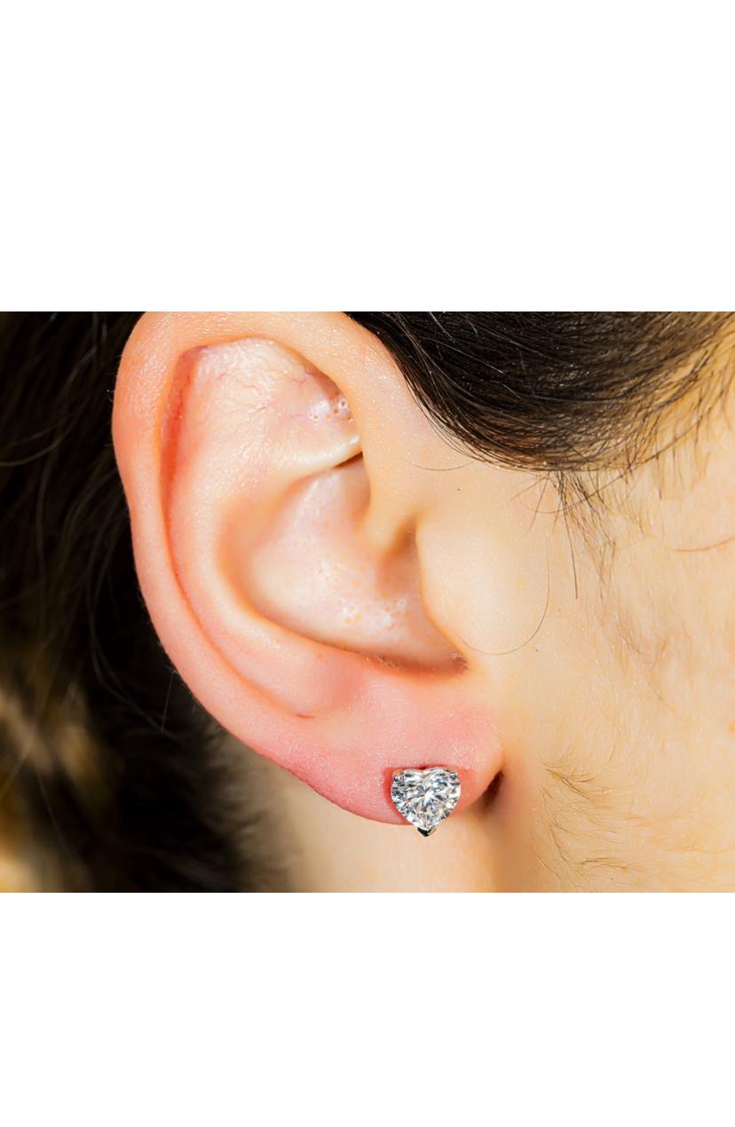 Pendientes de oro de 18 quilates con certificado GIA de 2,00 quilates de diamantes en forma de corazón D/VVS1 Corte de corazón en venta