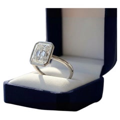 GIA Certified 2.00 Carats F/VS1 Radiant Diamond Bezel Ring in 18K White Gold (Bague à chaton en or blanc 18 carats)