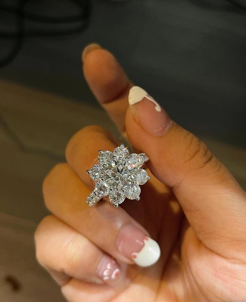 GIA Certified 2.00 Carats F/VS1 Round Brillant Shape Diamond 18K Gold RIng Pour femmes en vente