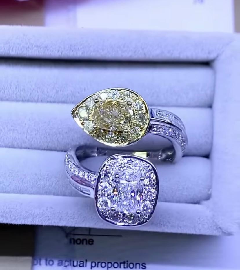 Women's or Men's GIA Certified 2.00 Carats Fancy & White Diamonds 18k Gold Ring For Sale