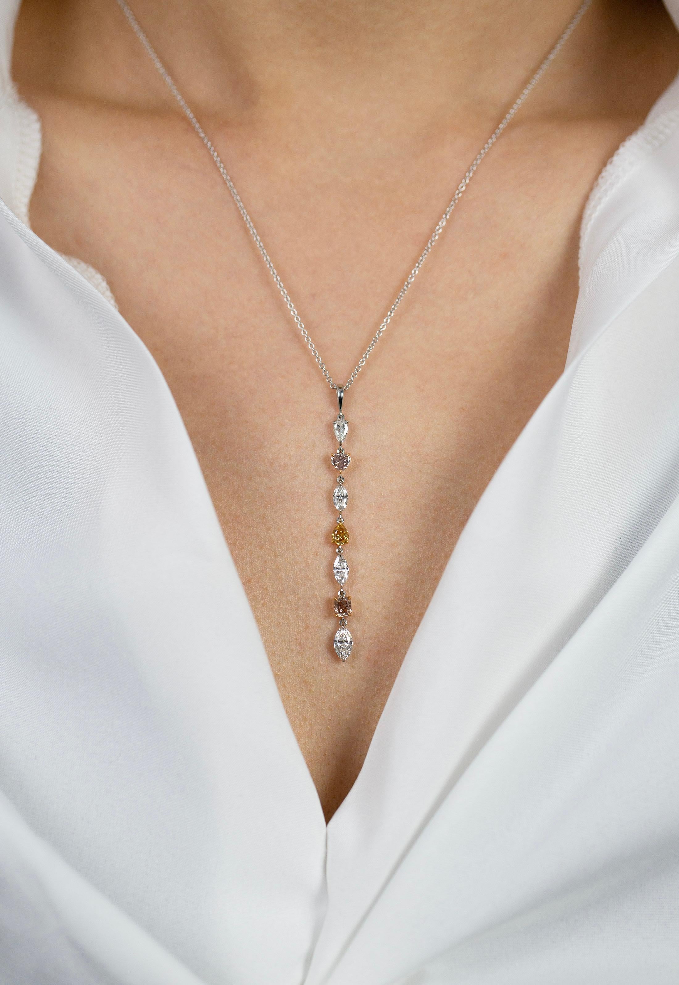 Taille mixte GIA Certified 2.00 Carats Mixed Cut Natural Fancy Color Diamond Drop Necklace en vente