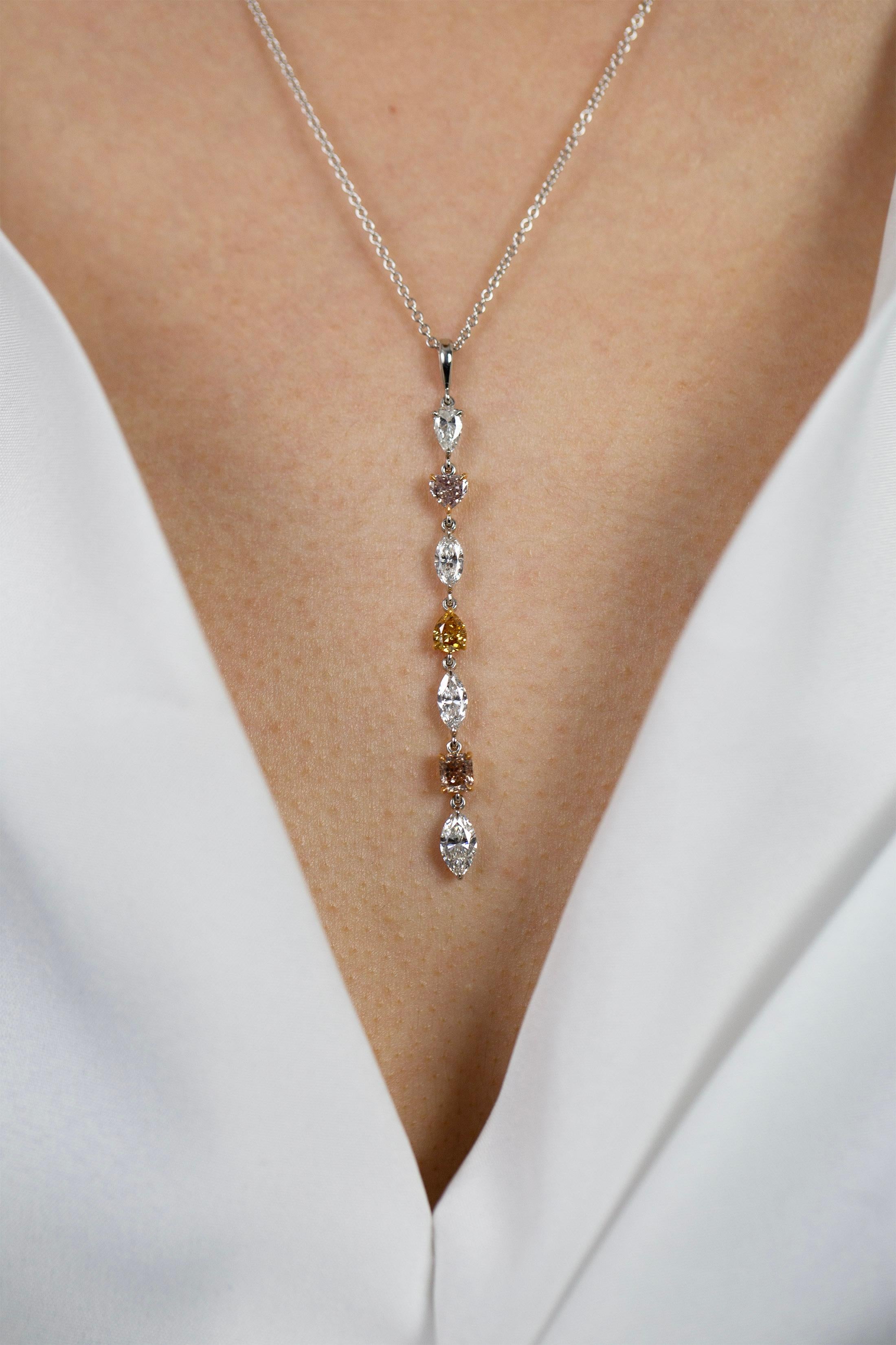 Contemporain GIA Certified 2.00 Carats Mixed Cut Natural Fancy Color Diamond Drop Necklace en vente
