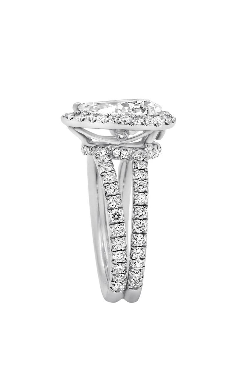 Taglio a goccia GIA Certified 2.00 Ct D/VVS1 Pear Shape Diamond Anello solitario in oro 18K in vendita