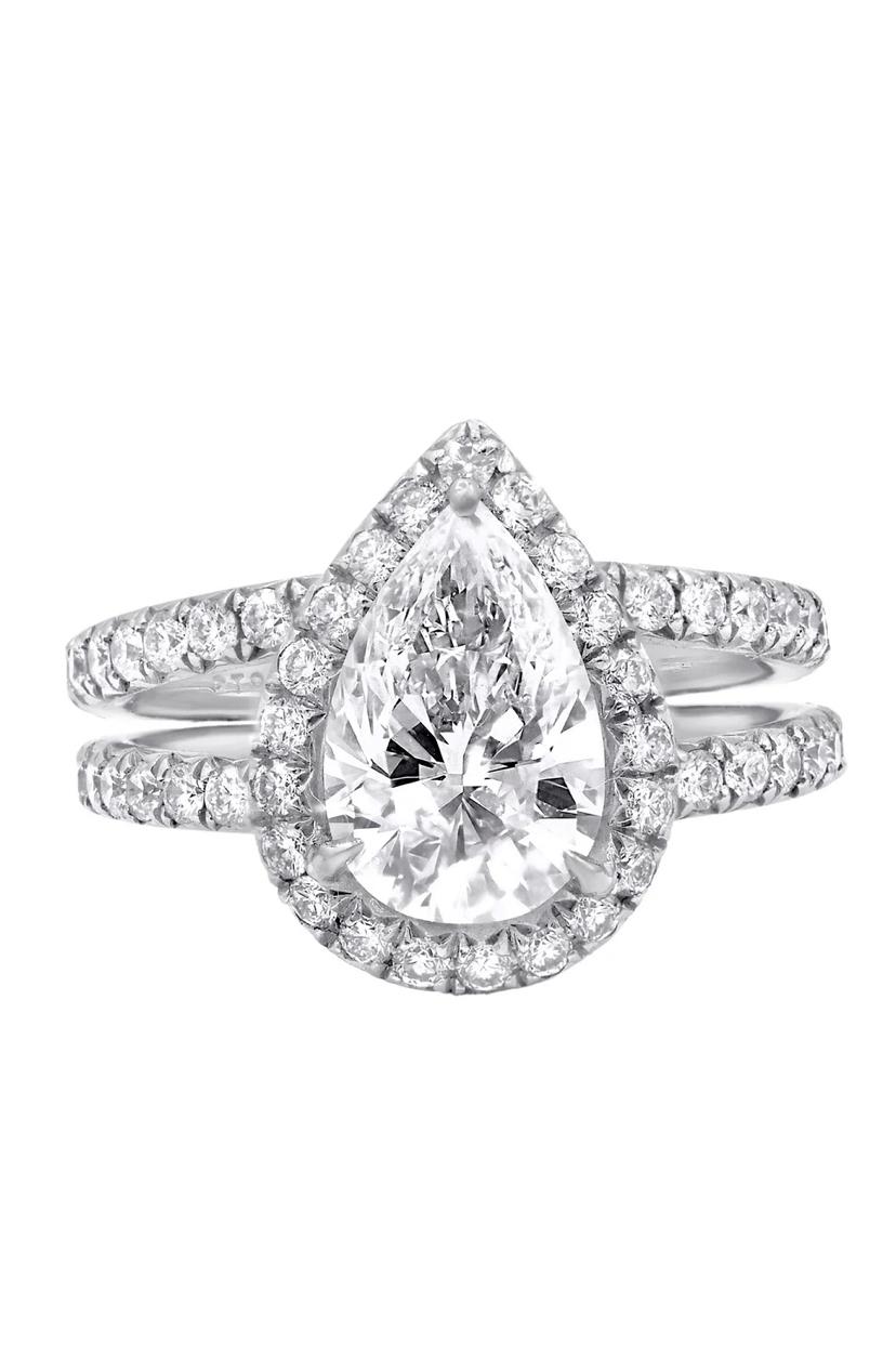 GIA Certified 2.00 Ct D/VVS1 Pear Shape Diamond Anello solitario in oro 18K In condizioni Nuovo in vendita a Massafra, IT