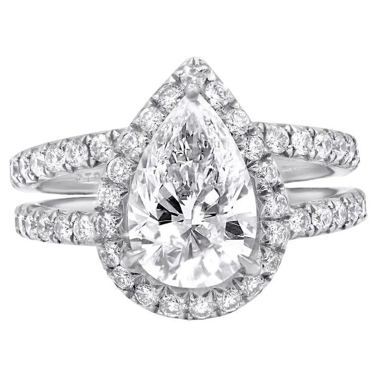 GIA Certified 2.00 Ct D/VVS1 Pear Shape Diamond Anello solitario in oro 18K in vendita