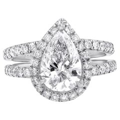 GIA Certified 2.00 Ct D/VVS1 Pear Shape Diamond Anello solitario in oro 18K