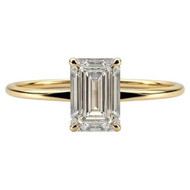 GIA Certified 2.00 Ct Emerald Shape Diamond 18k Gold Ring For Sale