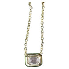 Collar de oro de 18 quilates con un diamante de 2,00 quilates, certificado por el GIA, de talla esmeralda, con calidad F y VS1