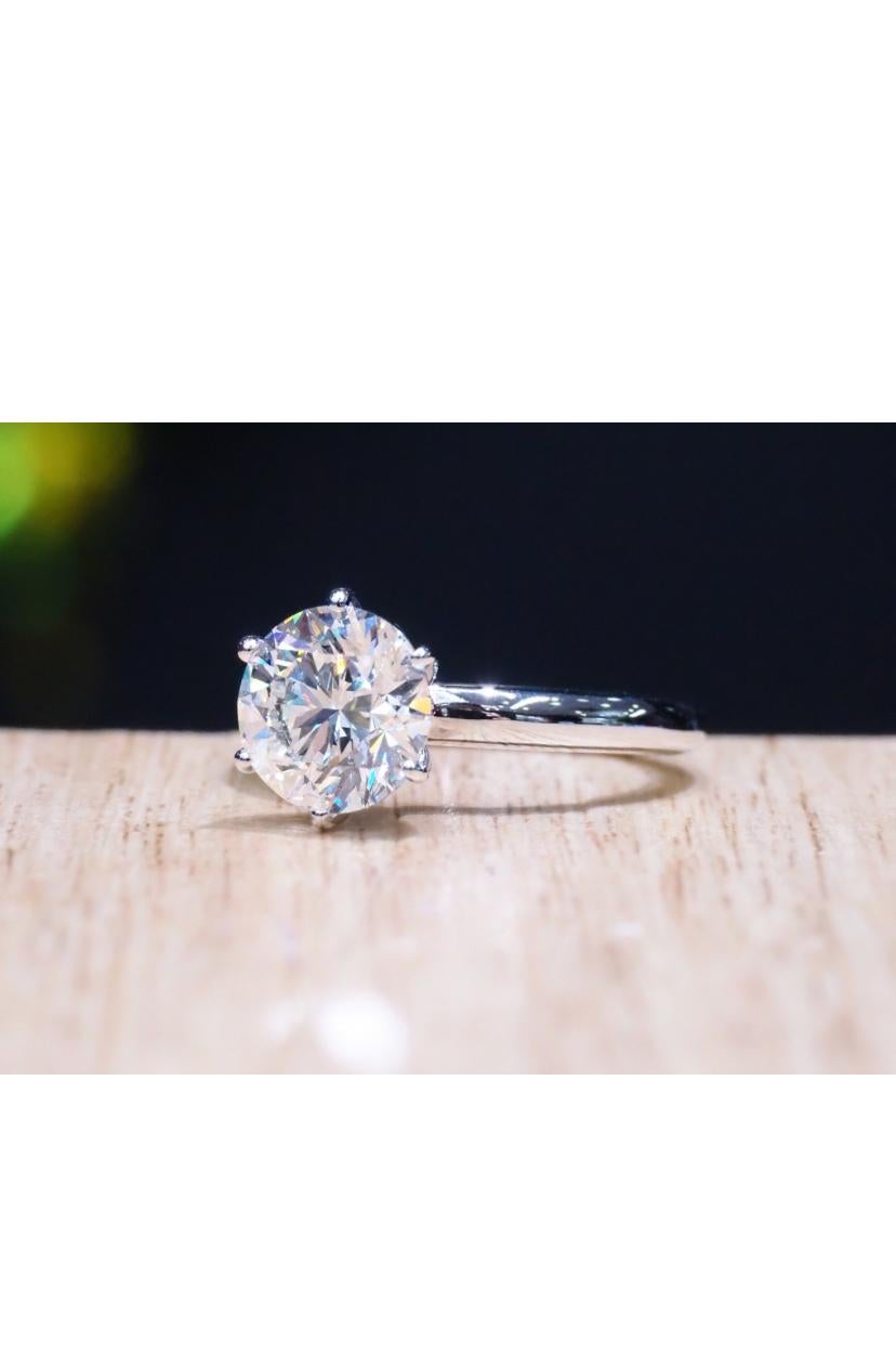 da uomo o donna GIA Certified 2.00 Ct FLAWLESS/ E color Round Brillant Shape Diamond Ring in vendita