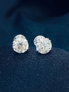 GIA Certified 2.00 Cts  F/VS1 Natural Diamonds Double Claw 18k Gold Earrings