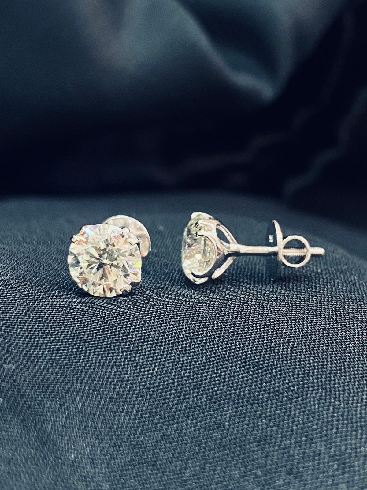 Round Cut GIA Certified 2.00 Cts  F/VS1 Natural Diamonds Double Claw 18k Gold Earrings For Sale