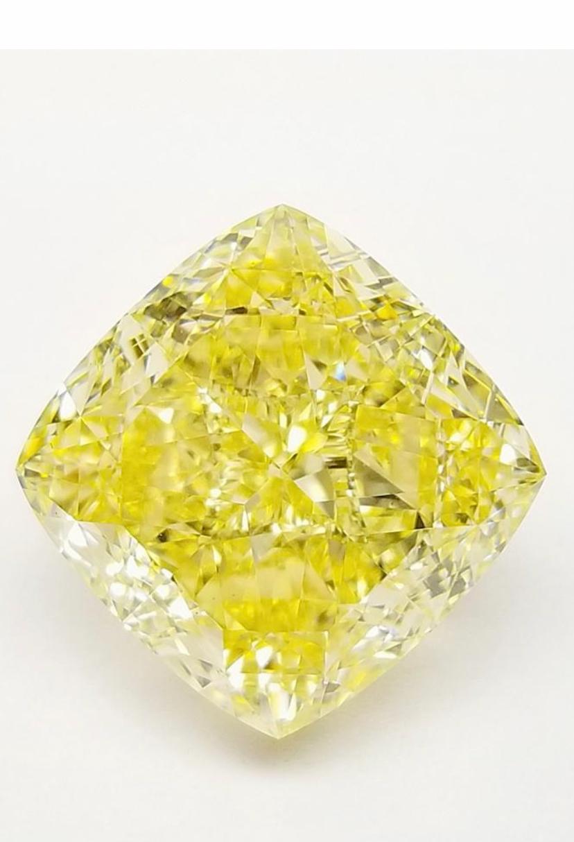 GIA Certified 20.00 Carats Fancy Yellow Diamond  In New Condition For Sale In Massafra, IT