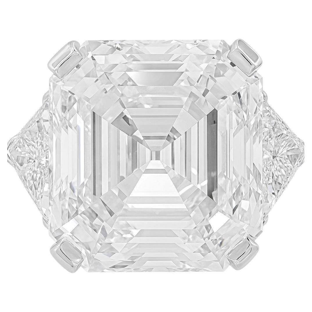 GIA-zertifiziert 20,03 Karat D Farbe Internally Flawless Emerald Cut Diamant mit Trillion Seitensteinen

Dieses außergewöhnliche Juwel präsentiert einen GIA-zertifizierten Diamanten im Smaragdschliff von 20,03 Karat, der mit der Farbe D und der