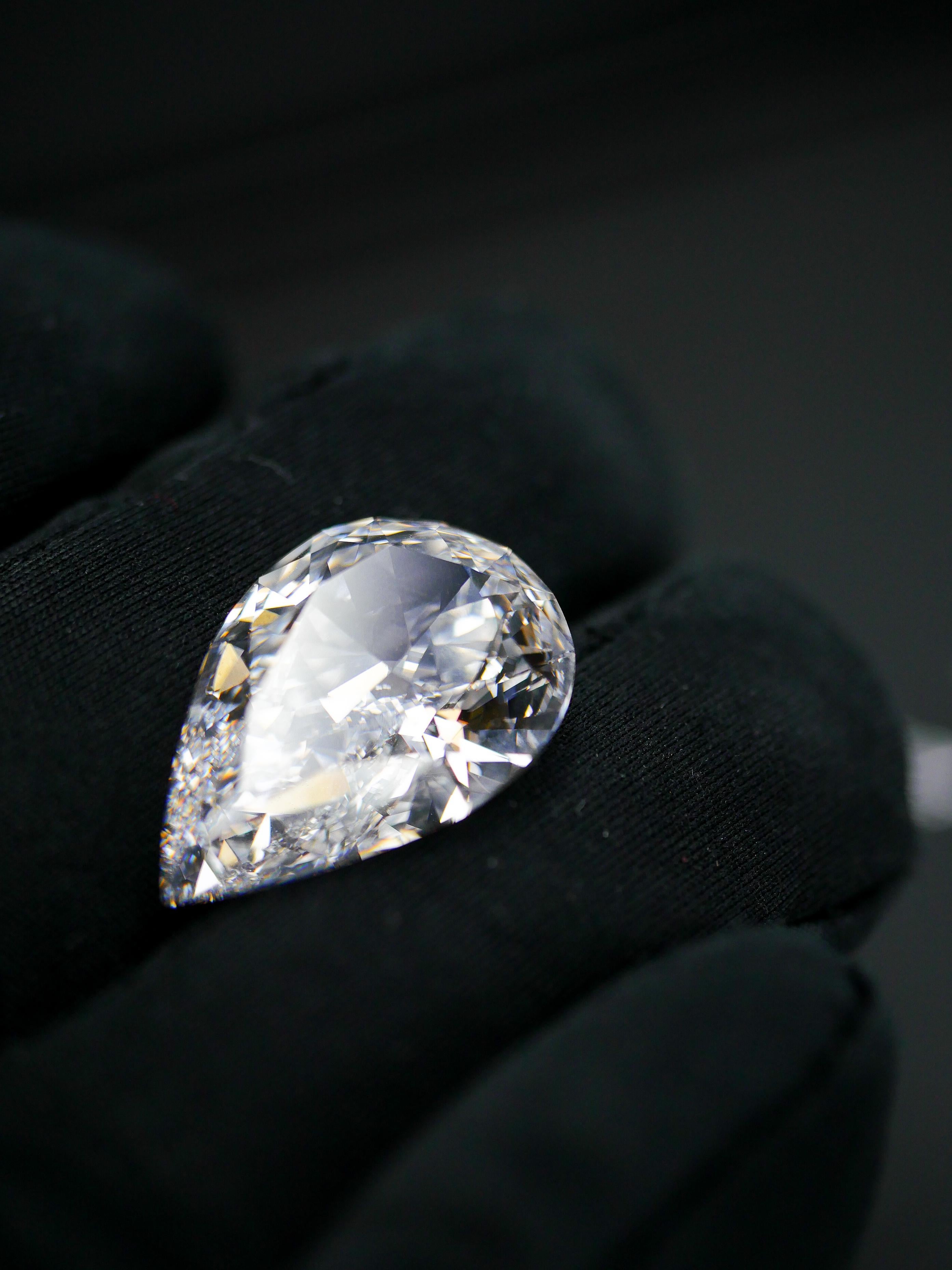 Women's or Men's GIA Certified 20.04 Carat Pear Diamond For Sale