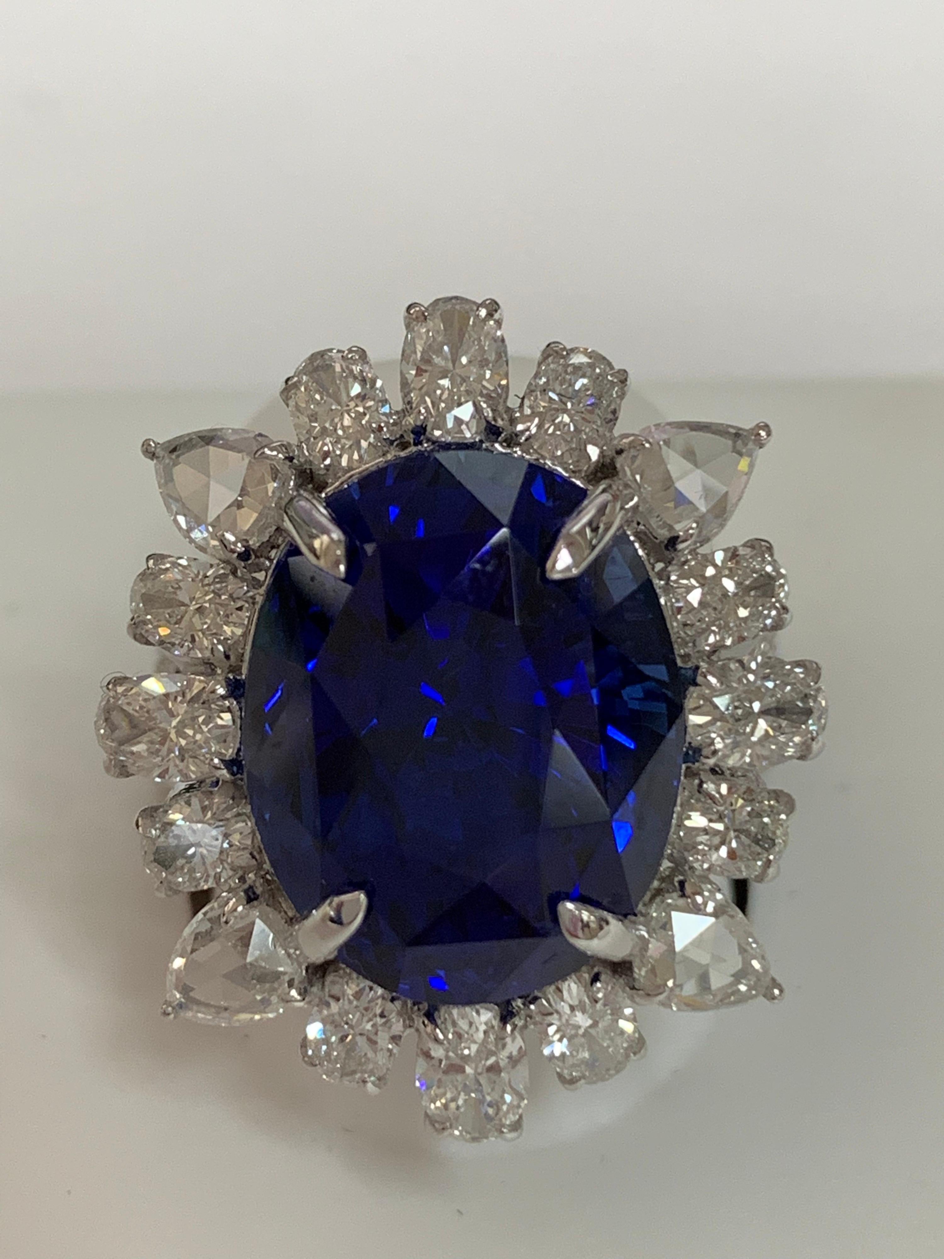 GIA Certified 20.08 Carat Blue Sapphire and Diamonds Ring In Excellent Condition In Trumbull, CT