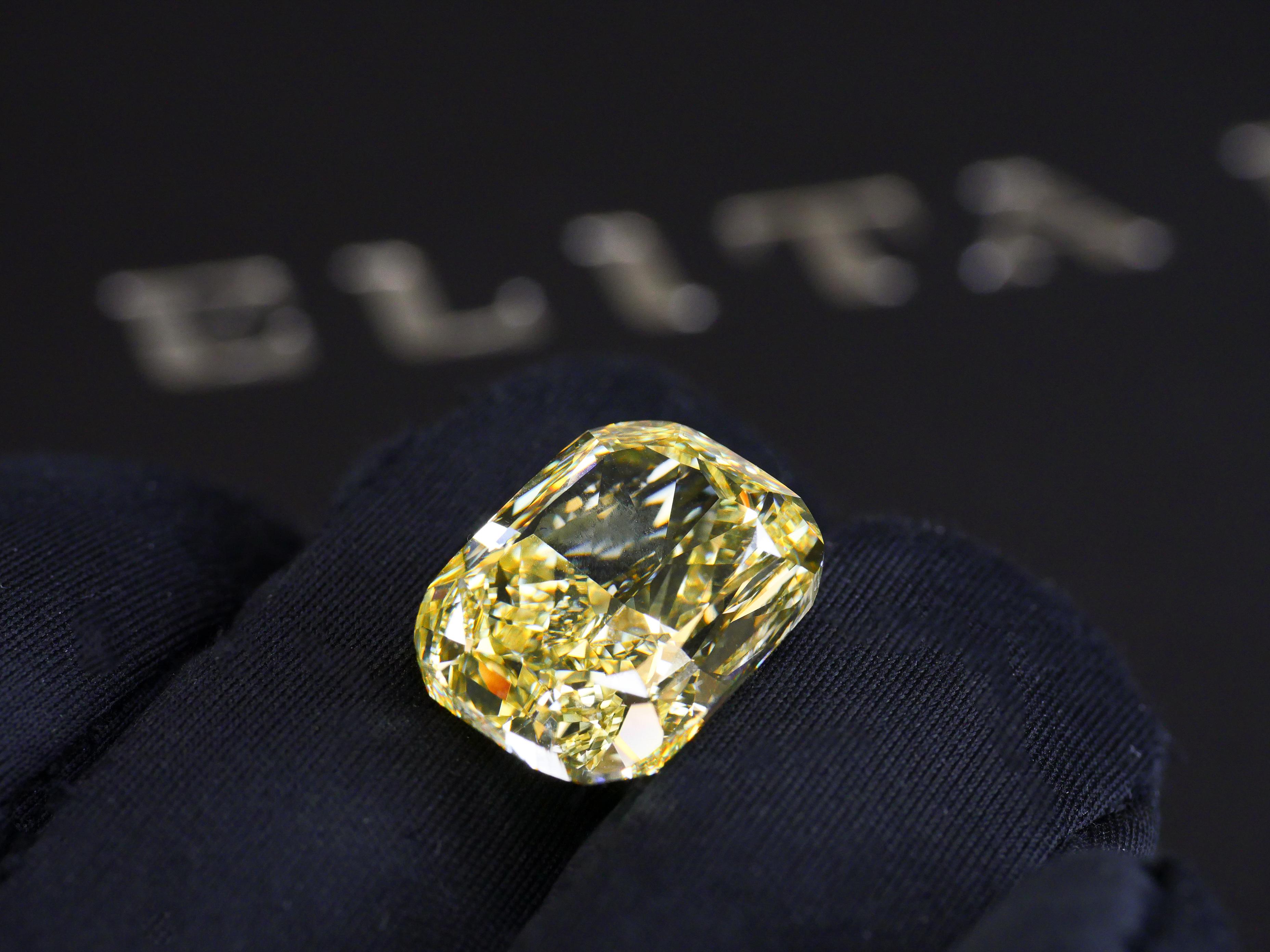 GIA Certified 20.08 Fancy Intense Yellow Cushion Cut Diamond In New Condition For Sale In MELBOURNE, AU