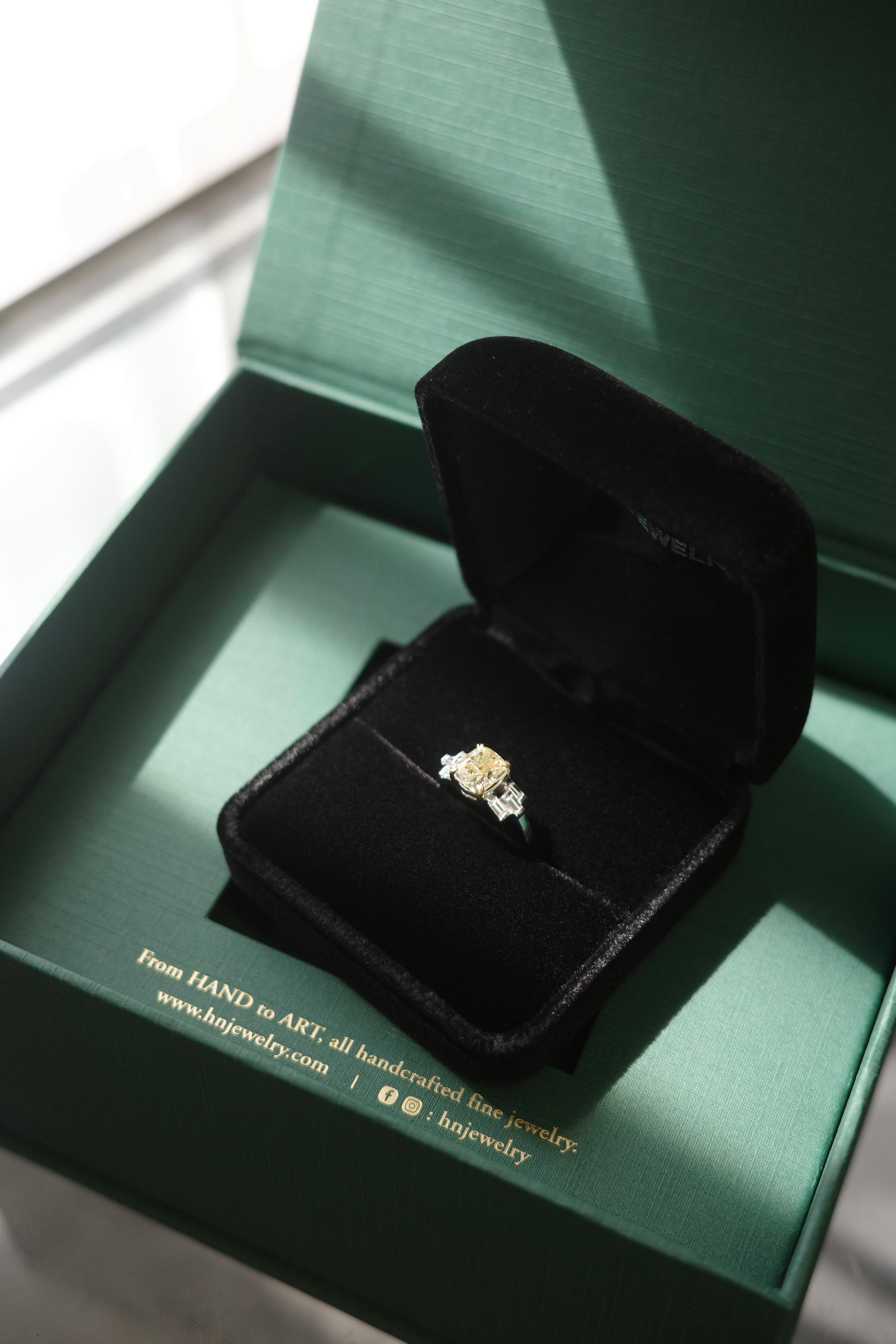 For Sale:  GIA Certified 2.00ct Fancy Yellow Diamond and Baguette Diamond White Gold Ring 4