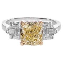 Weißgoldring mit GIA-zertifiziertem 2,00 Karat gelbem Fancy-Diamant und Baguette-Diamant