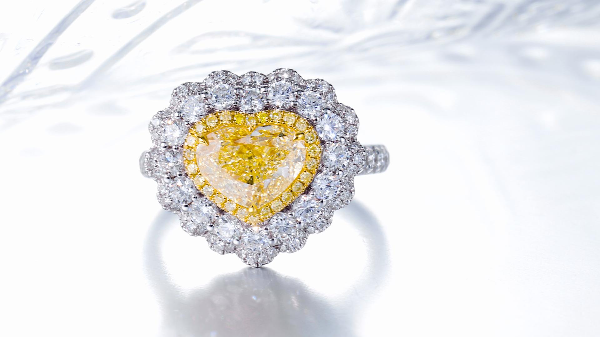 GIA zertifiziert, 2,00ct natürliche Herzform U bis V Bereich Diamant Solitär Ring18k im Angebot 1