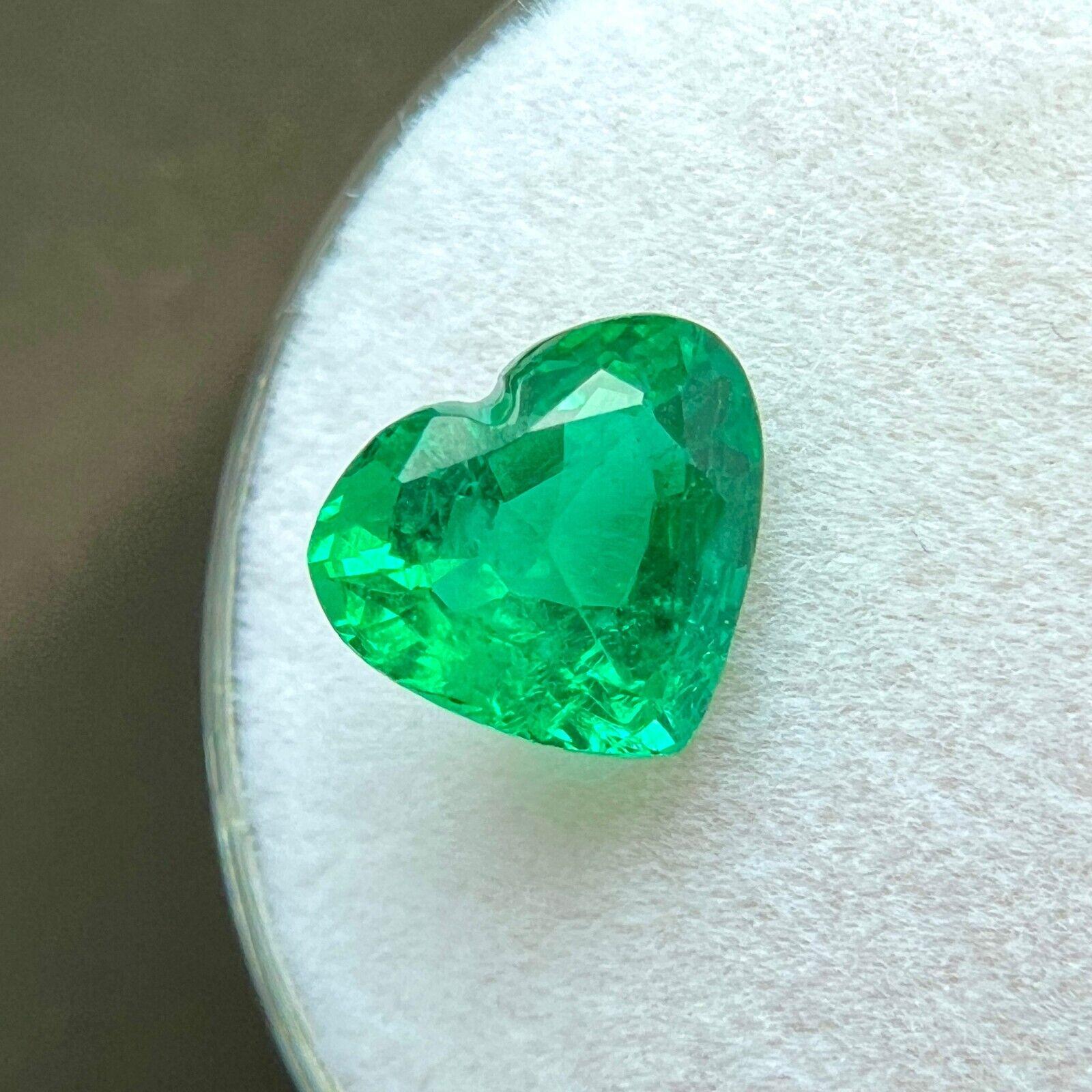 GIA Certificado 2.00ct Esmeralda Verde Viva Natural Talla Corazón 7.8x8.9mm Gema Rara en Nuevo estado para la venta en Birmingham, GB
