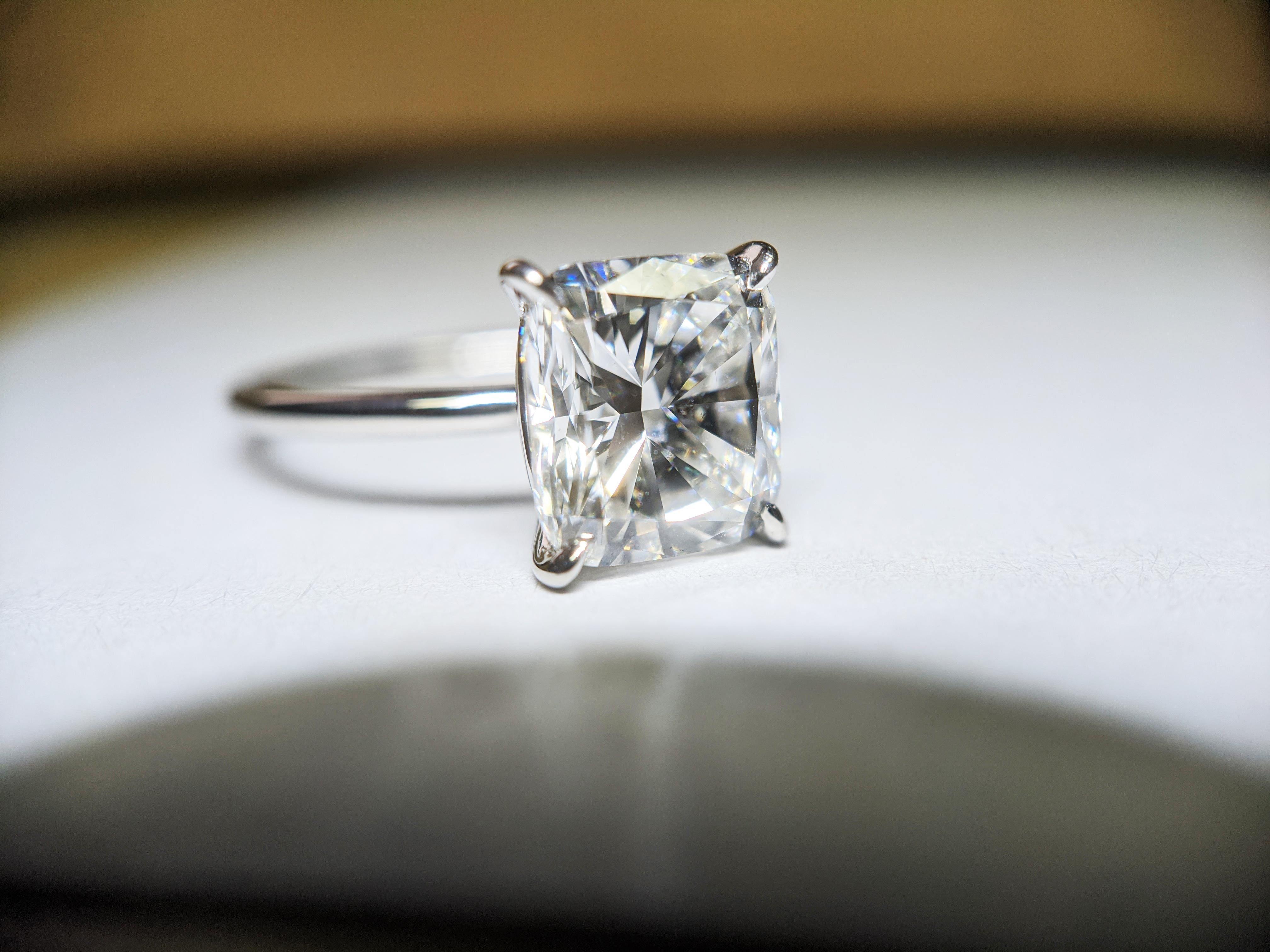 Diamant coussin de 2,02 carats certifié par le GIA, serti en platine 950. en vente 4