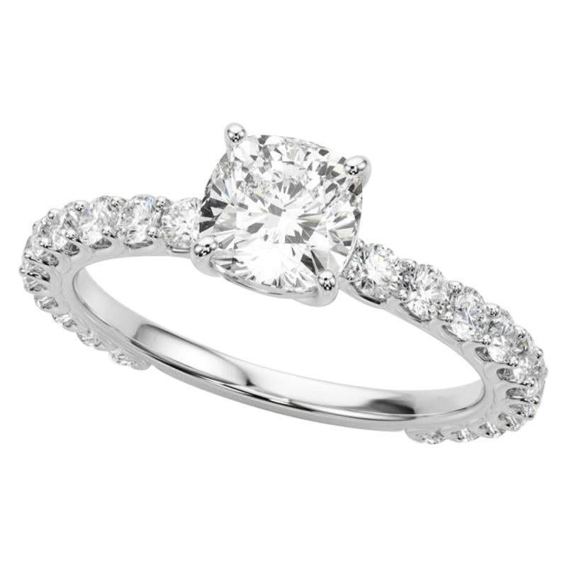 GIA Certified 2.01 Carat Cushion Partial Eternity Shank Platinum Diamond Ring (anello di diamanti con gambo a forma di cuscino) in vendita