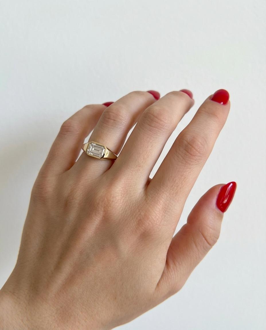 Anillo de diamantes talla esmeralda de 2,01 quilates E VS2 certificado por el GIA en oro amarillo de 18 quilates Contemporáneo en venta