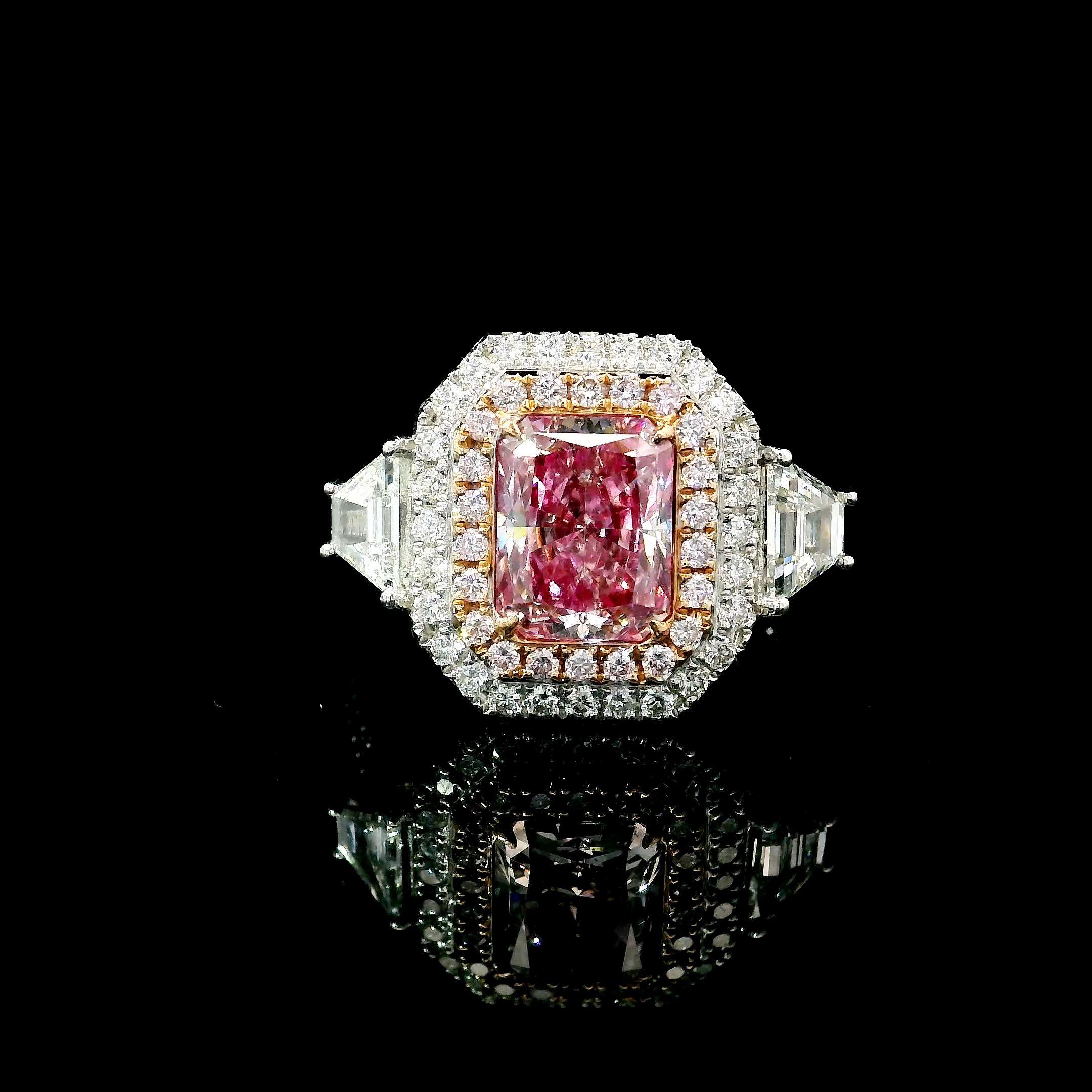 18kt white gold ring with diamonds
  
  Gold colour & karat: White gold 18kt
  Weight: 5.74 grams
  
  Set with-
  Stone type: Diamonds
  Shape: Radiant
  Carat: 2.01 ct
  Colour: Fancy Brown Pink
  Clarity: SI1
  
  Surrounding Stones: Diamonds
 1)
