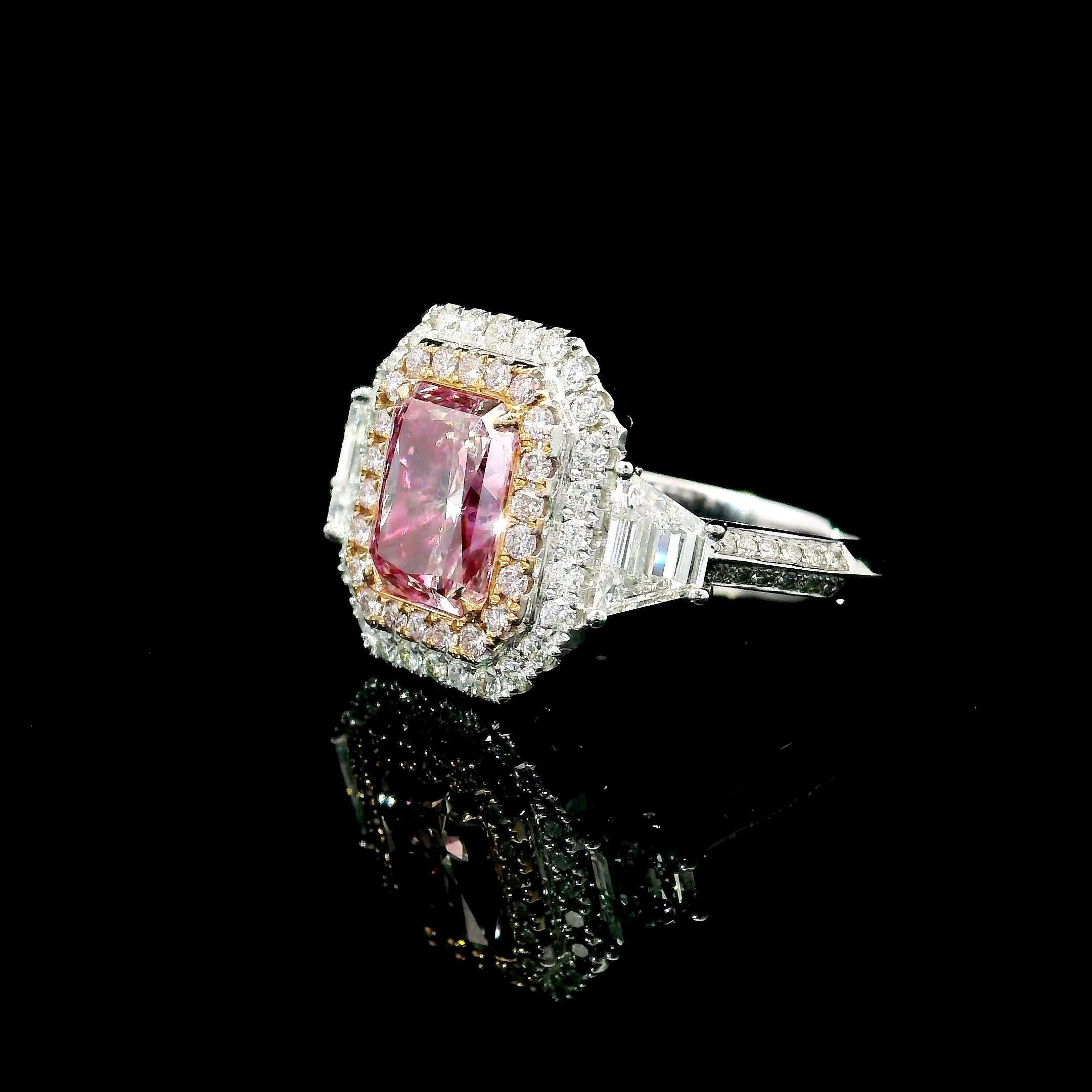 GIA Certified 2.01 Carat Fancy Brown Pink SI1 Clarity Diamond Ring In New Condition For Sale In บางรัก, TH