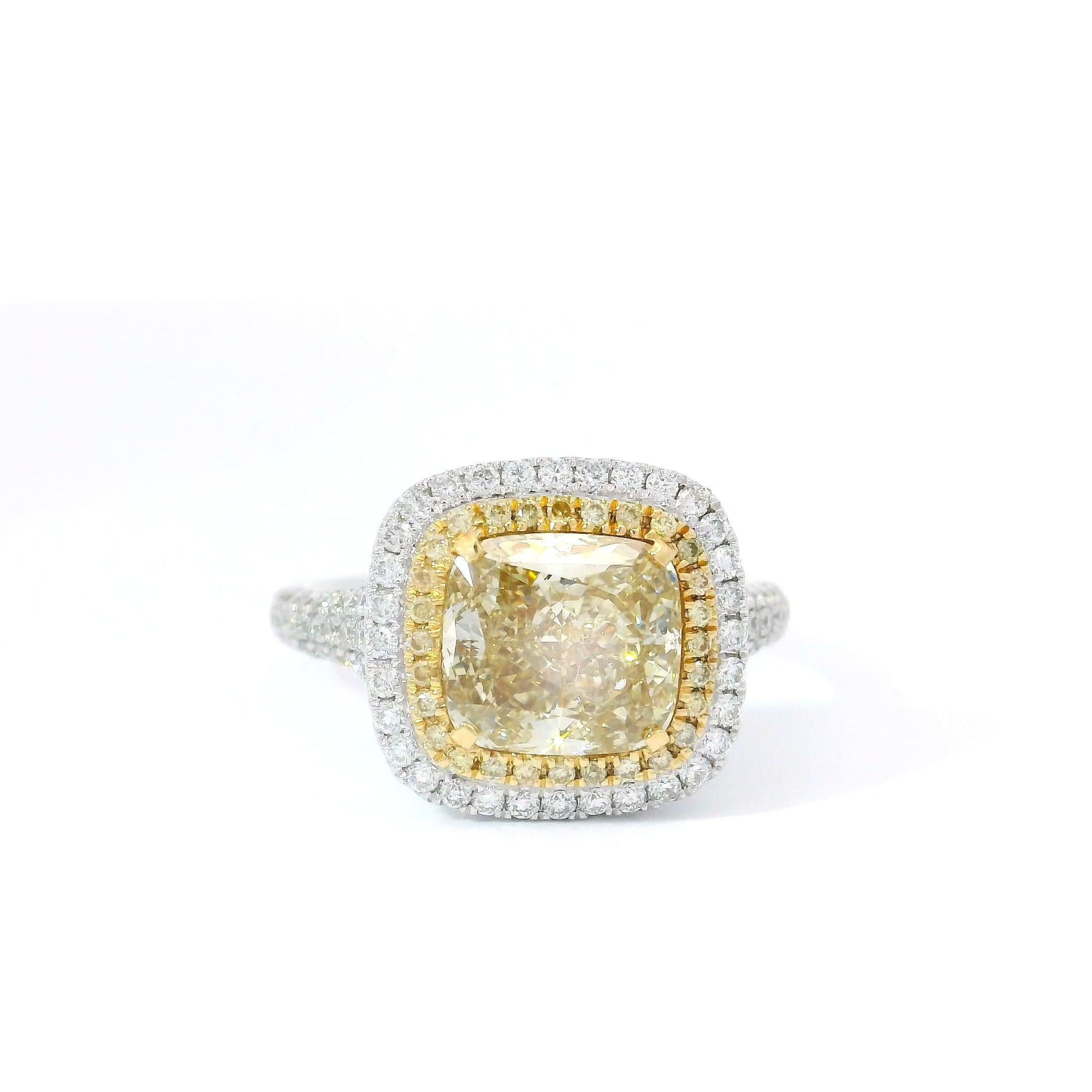 Bague en or blanc 18kt avec diamants
  
  Couleur de l'or et carat : Or blanc 18kt
  Poids : 5.68 grammes
  
  Ensemble avec...
  Type de pierre : Diamants
  Forme : Coussin
  Carat : 2,01
  Couleur : Jaune brunâtre fantaisie
  Clarté : SI2
  
 