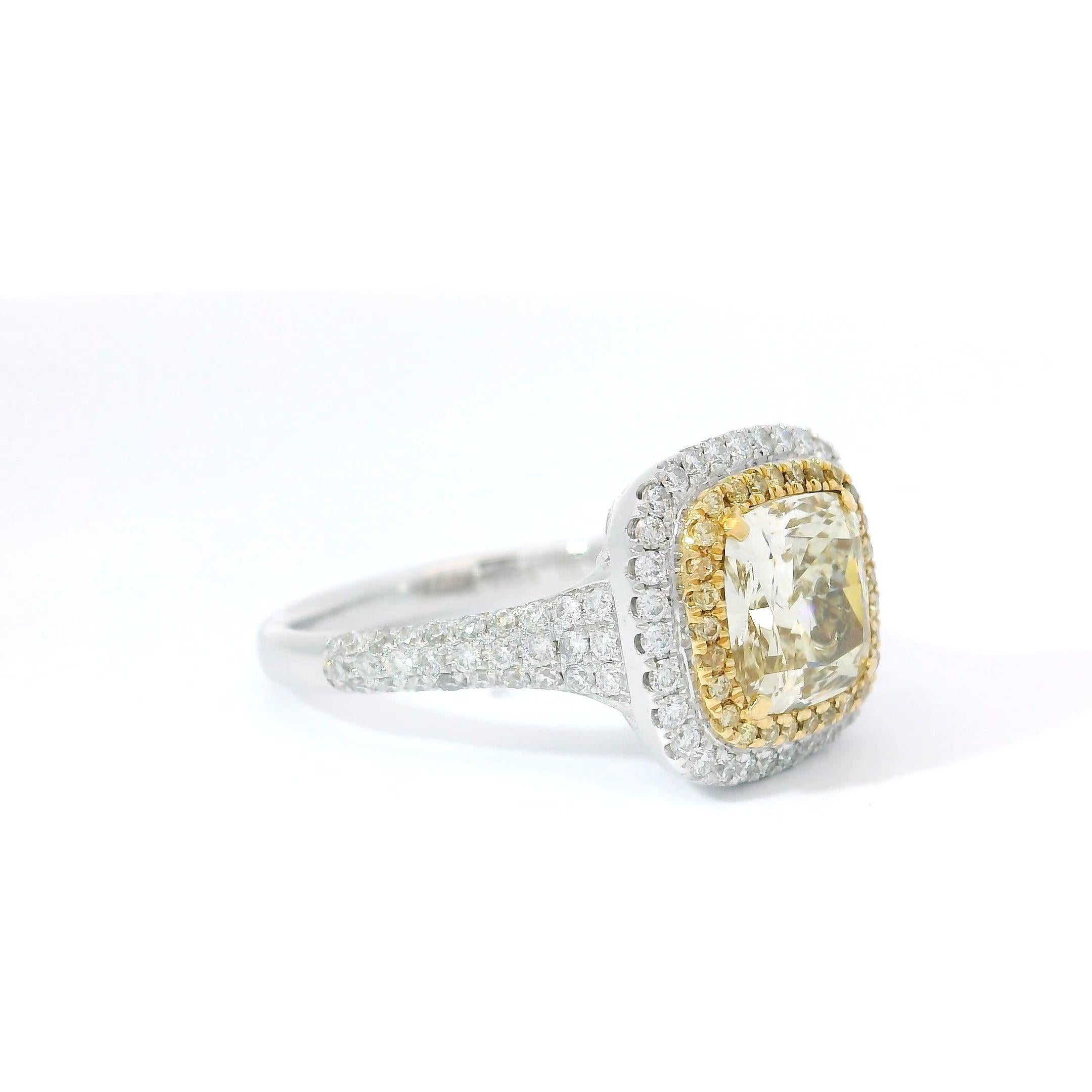 Taille coussin Bague en diamant jaune brunâtre de 2,01 carats de pureté SI2, certifiée par le GIA en vente