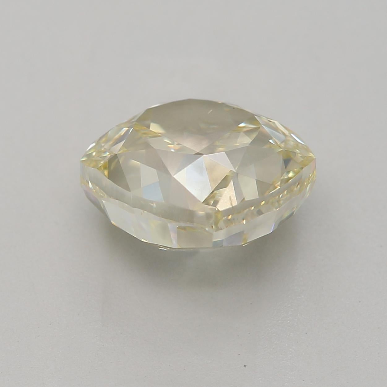 GIA Certified 2.01 Carat Fancy Light Greenish Yellow VS2 Clarity Diamond In New Condition For Sale In บางรัก, TH