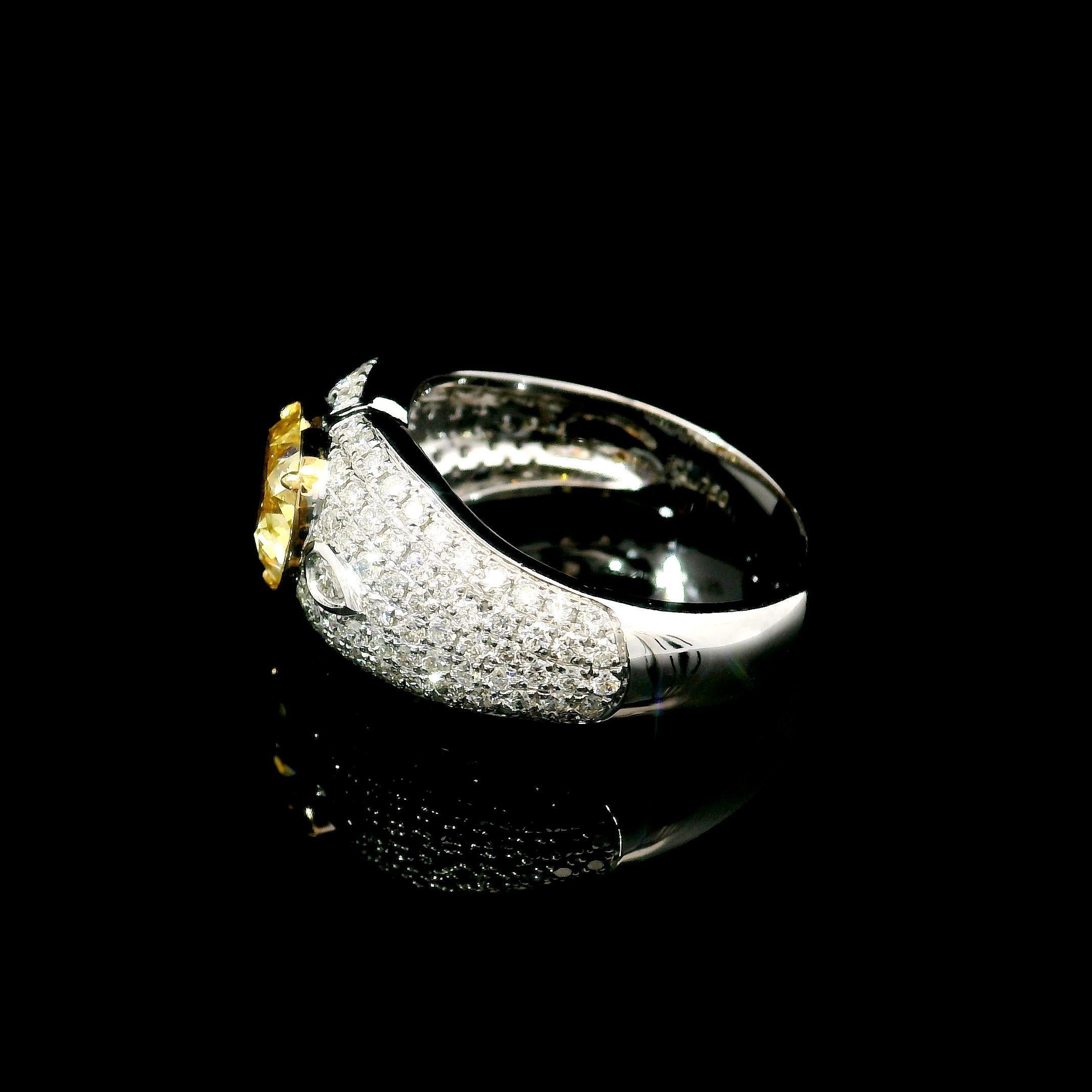 GIA Certified 2.01 Carat Fancy Light Yellow VS1 Clarity Diamond For Sale 1