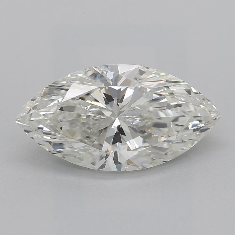 Dieser fein gearbeitete Diamantring präsentiert auf elegante Weise einen atemberaubenden Marquise-Diamanten mit einem prächtigen 2,01er Mittelstein, der in J und SI2 eingestuft ist und für ein brillantes Funkeln sorgt, das die Blicke auf sich zieht.
