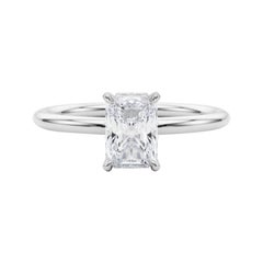 GIA Certified 2,01 Carat Hidden Halo Radiant Anello con diamanti in oro bianco 18K