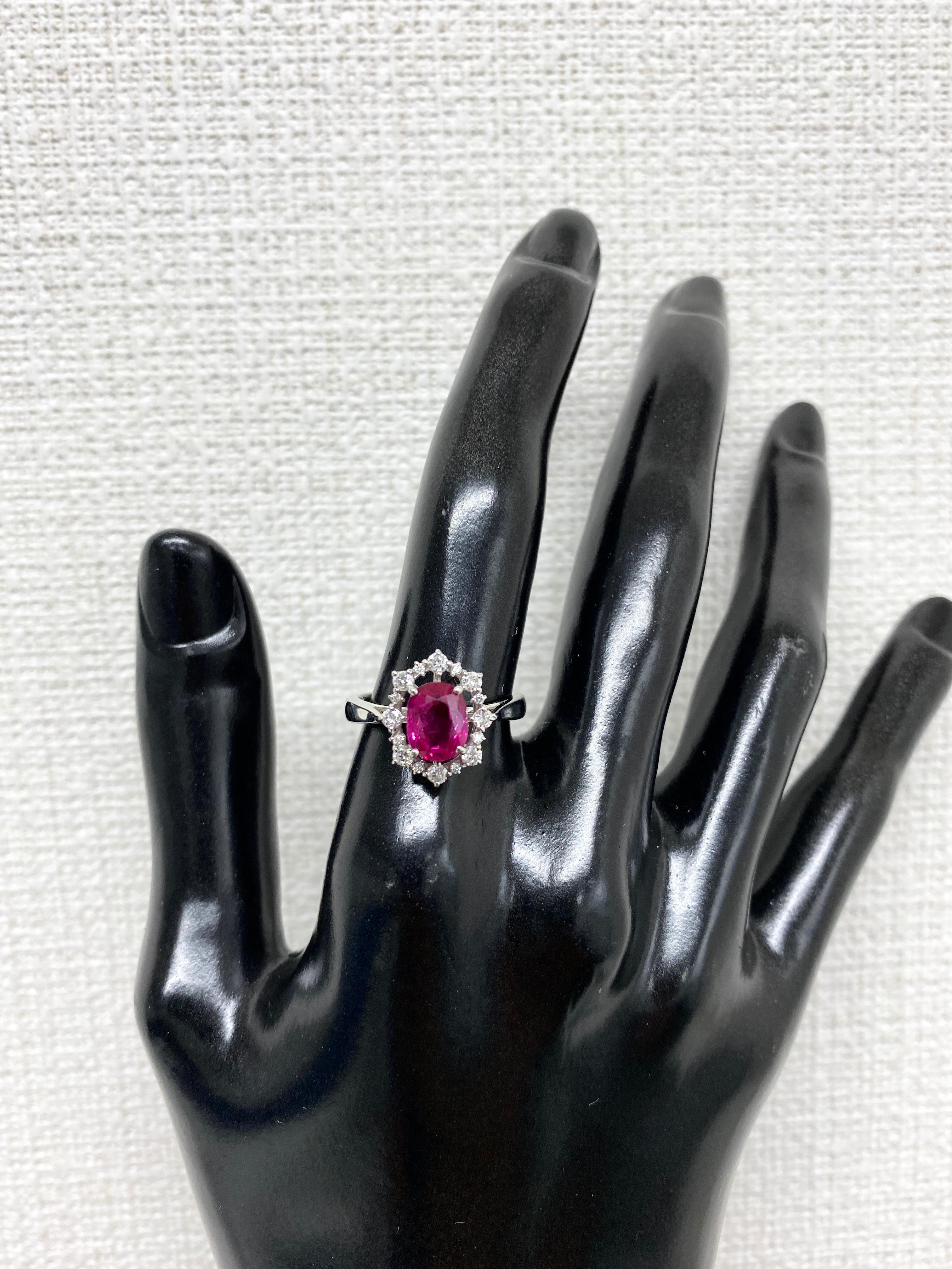 2.01 Carat Natural Burmese Ruby Ring Set in Platinum Certified by GIA In New Condition For Sale In Tokyo, JP