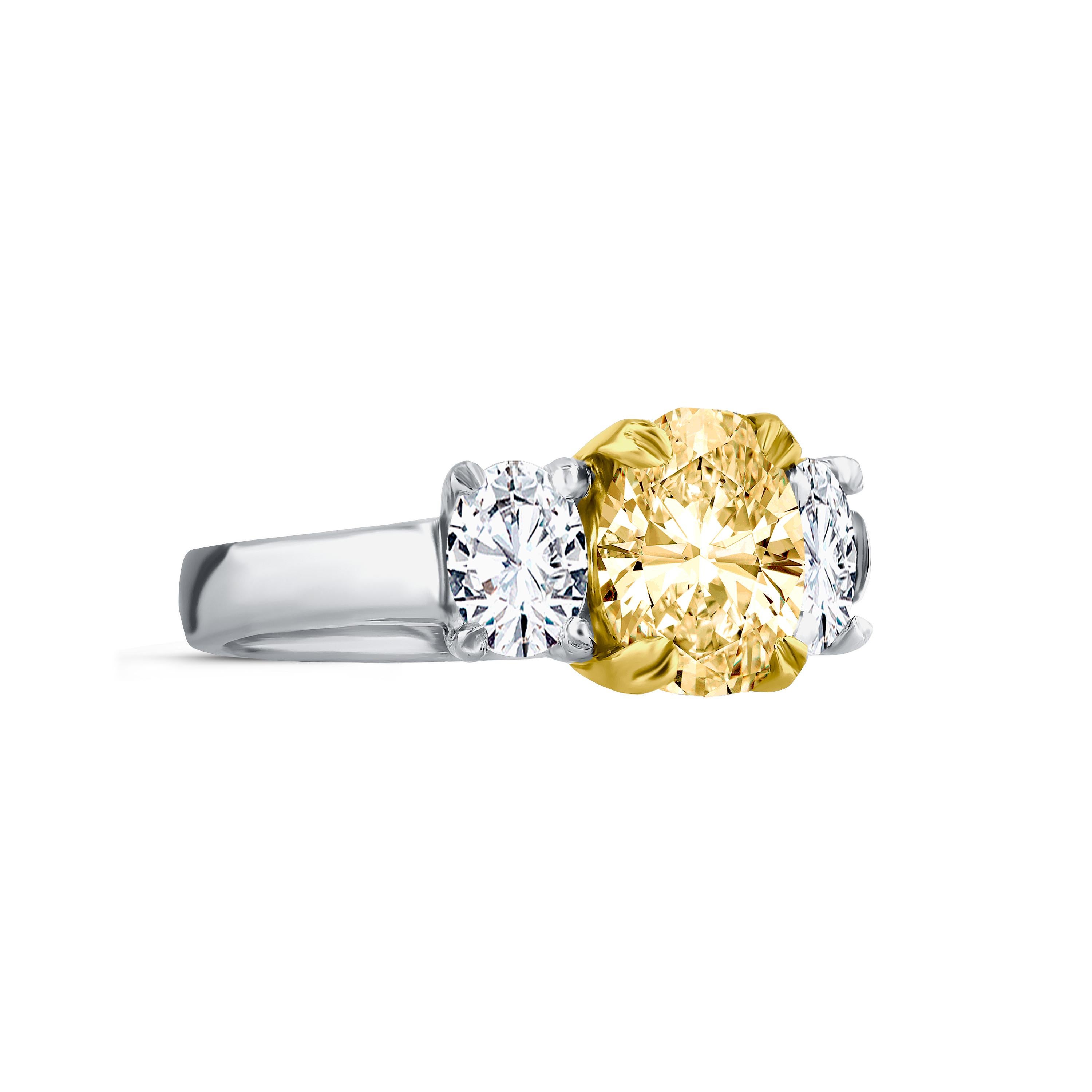 Bague fantaisie en diamant jaune intense de 2,01 carats certifié GIA, réf.124 en vente 5