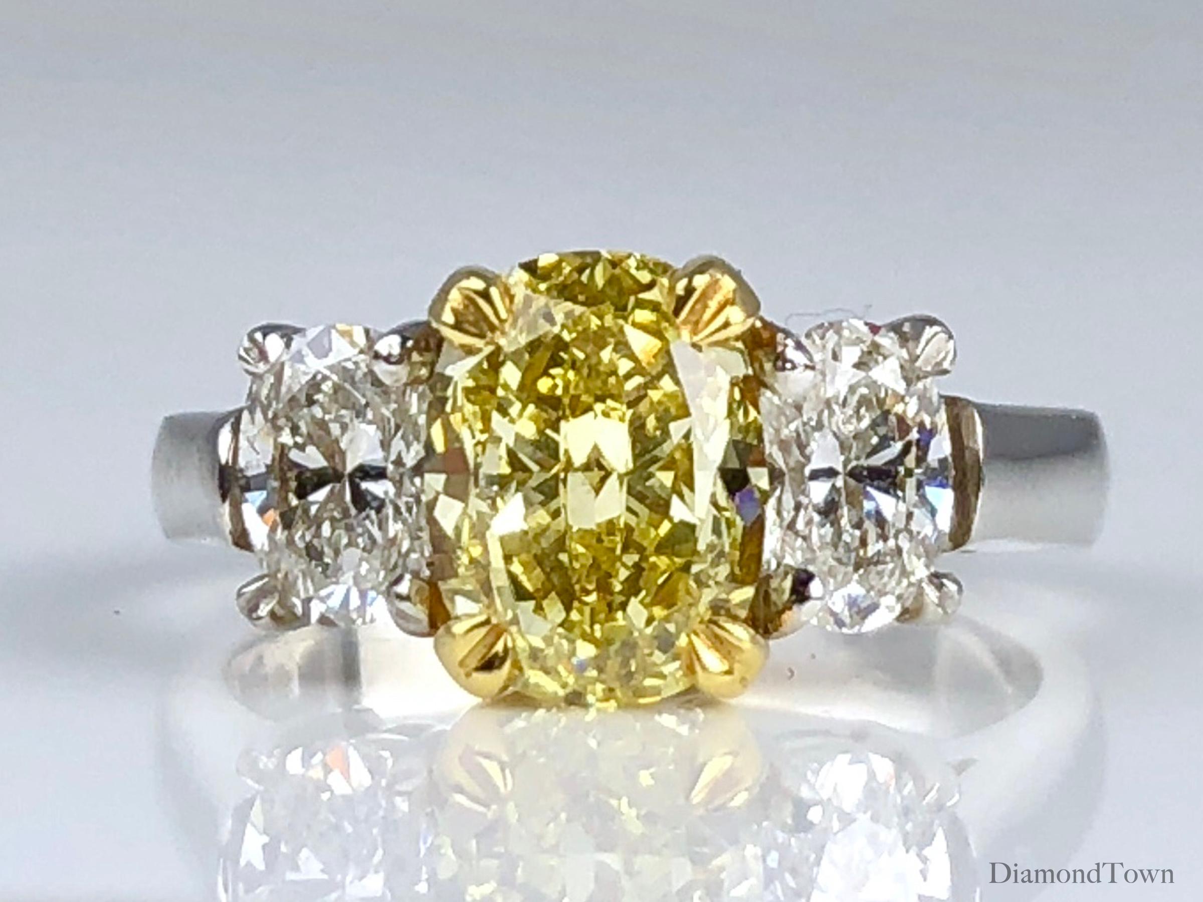 Contemporary GIA Certified 2.01 Carat Natural Fancy Intense Yellow Diamond Ring ref124 For Sale