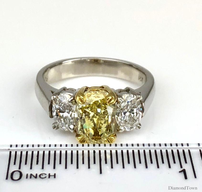 GIA Certified 2.01 Carat Natural Fancy Intense Yellow Diamond Ring ref124 For Sale 1