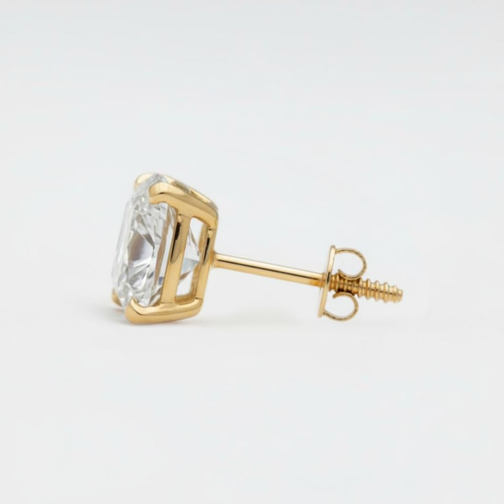 L'élégance intemporelle rencontre le charme antique dans cette exquise paire de boucles d'oreilles en diamant, présentant un total de 2,01 carats de diamants taille ancienne magnifiquement assortis. Chaque diamant est certifié GIA et présente