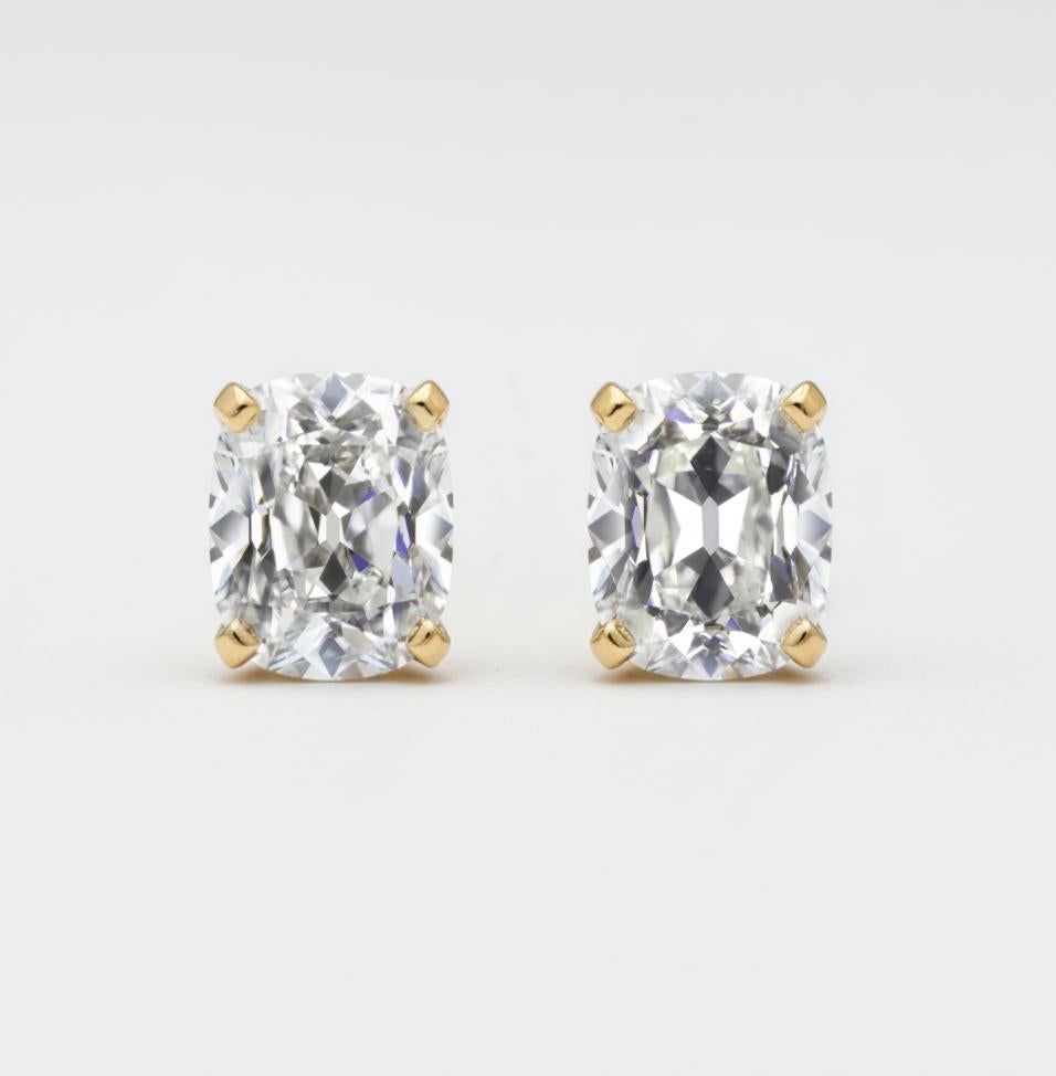 Art déco GIA Certified 2.01 Carat Old Mine Cut Diamond Stud Ears in 18K Yellow Gold (Boucles d'oreilles en or jaune) en vente