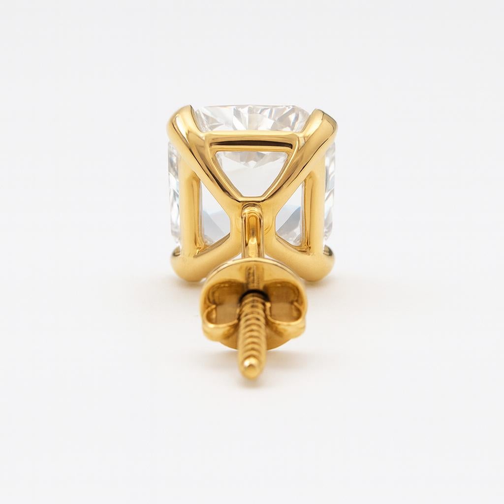 GIA Certified 2.01 Carat Old Mine Cut Diamond Stud Ears in 18K Yellow Gold (Boucles d'oreilles en or jaune) Unisexe en vente