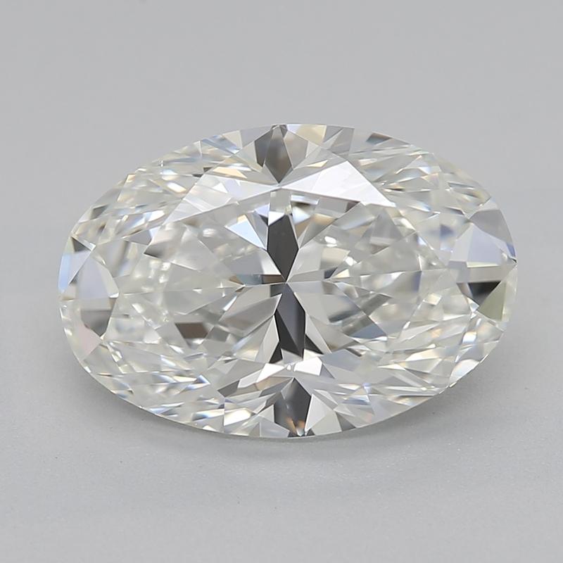 Realizzato a mano a New York, questo squisito anello di diamanti presenta un diamante centrale ovale I VS2 del peso di 2,01 , che emana una brillantezza e un fuoco eccezionali. Incastonato in un lussuoso oro bianco, il design dell'anello presenta