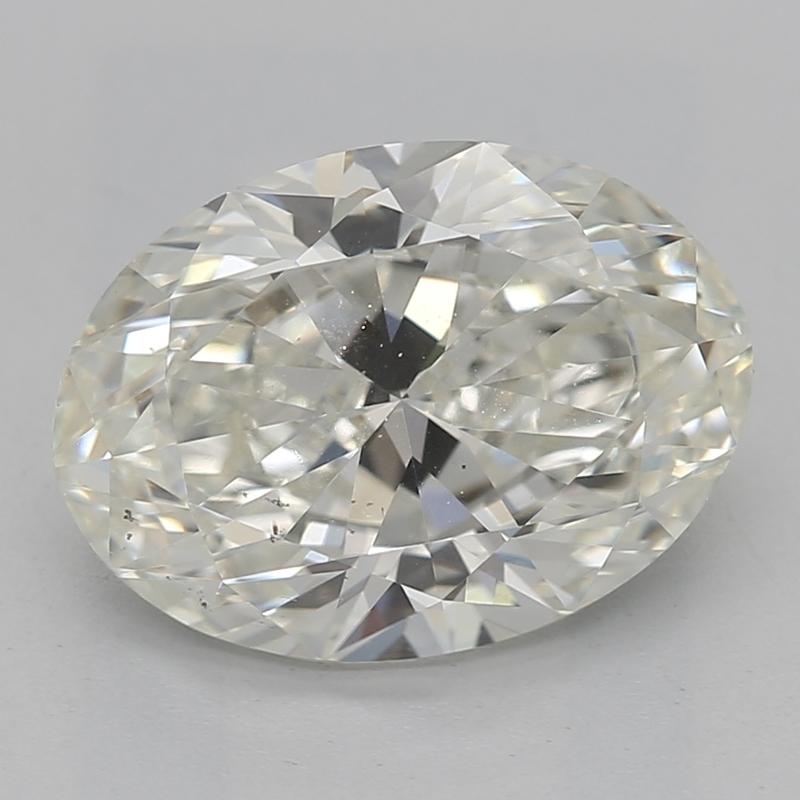 Questo squisito anello di diamanti, che emana un fascino sofisticato, presenta un centro brillante con un diamante ovale certificato GIA del peso di 2,01, con un'ottima J e SI1. L'elegante incastonatura a castone eleva l'eleganza moderna del design