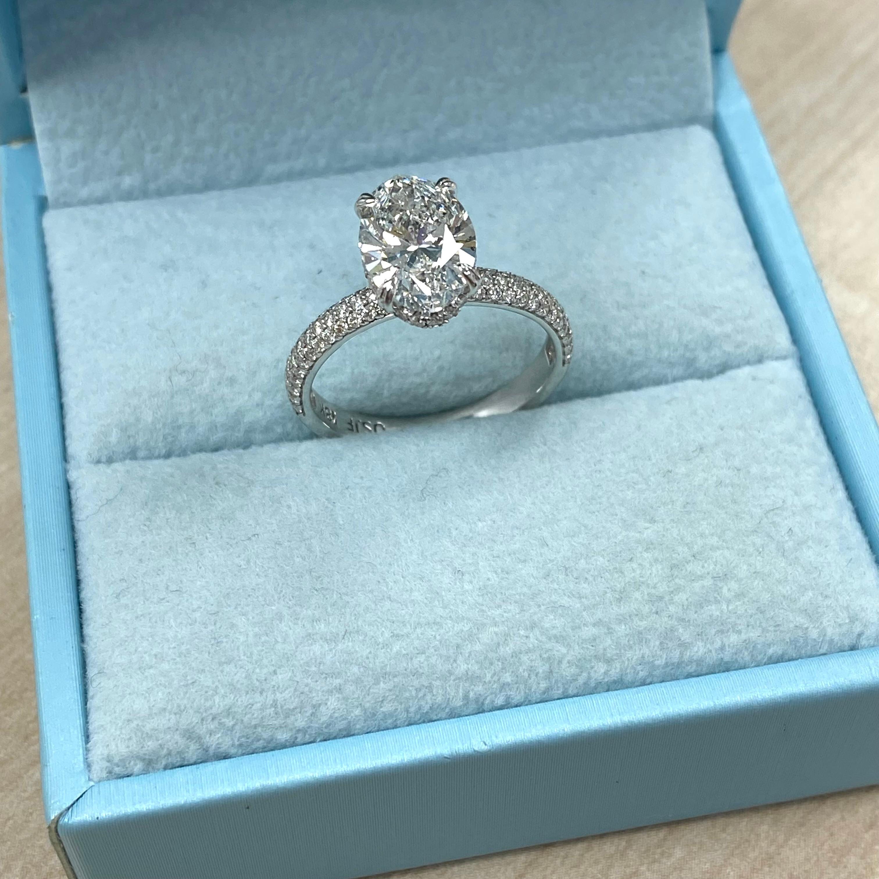GIA Certified 2.01 Carat Oval Cut Diamond Engagement Ring 18K White Gold For Sale 1