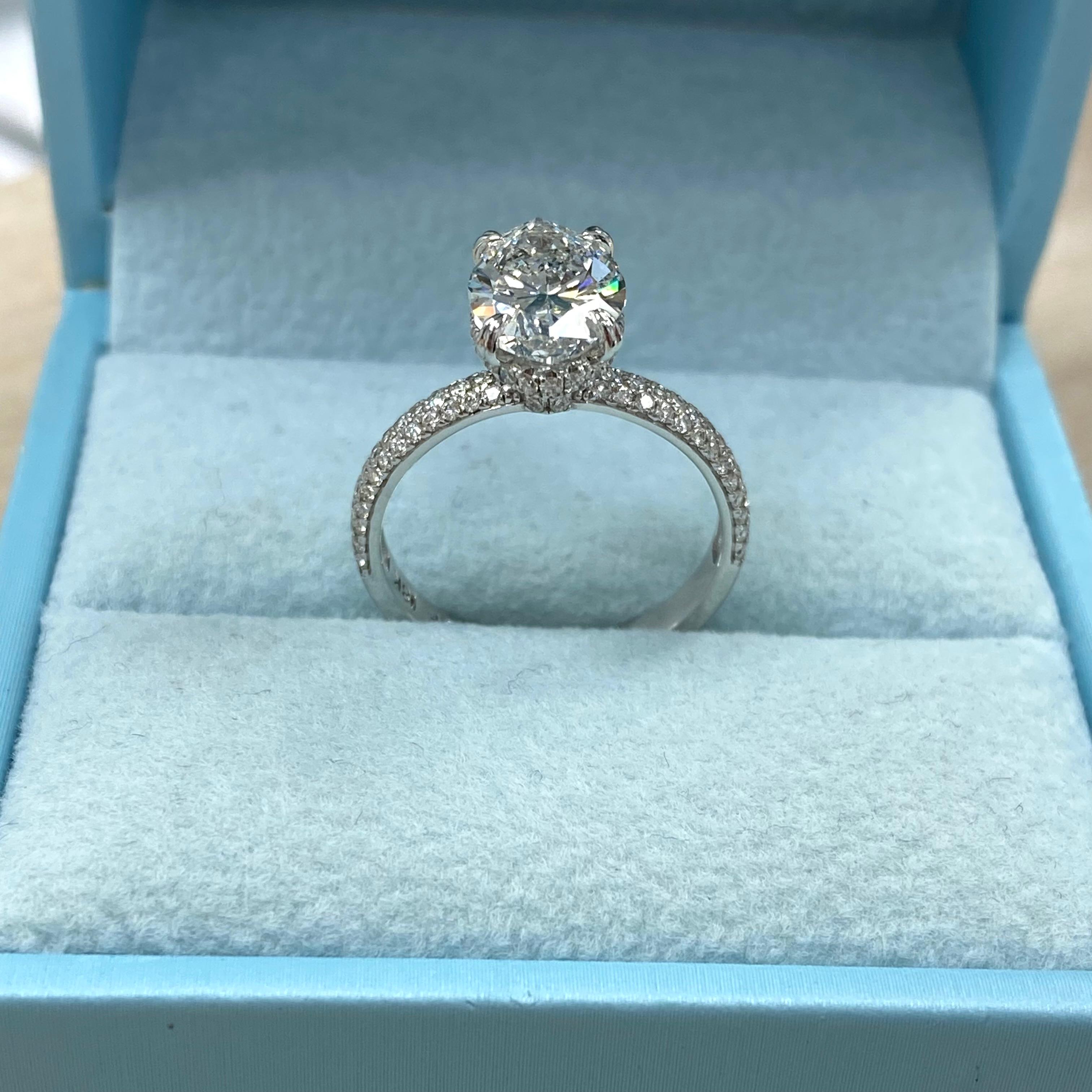 GIA Certified 2.01 Carat Oval Cut Diamond Engagement Ring 18K White Gold For Sale 2